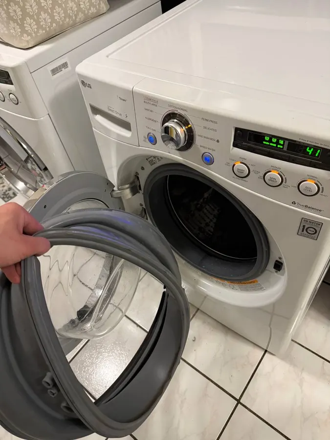 Leaking front-loader